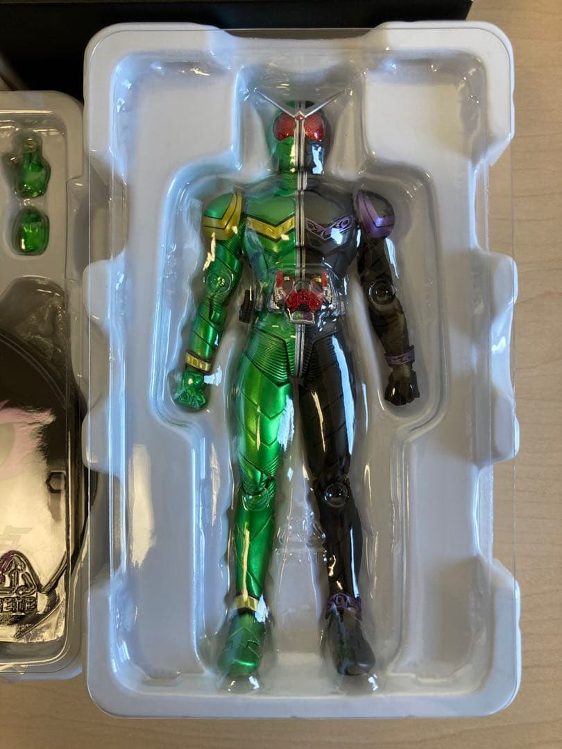 S.H.Figuarts 真骨彫 仮面ライダークウガ 龍騎 ダブルW 電王