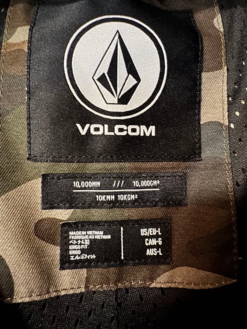 VOLCOM スノーボードウェア　迷彩　上下セット