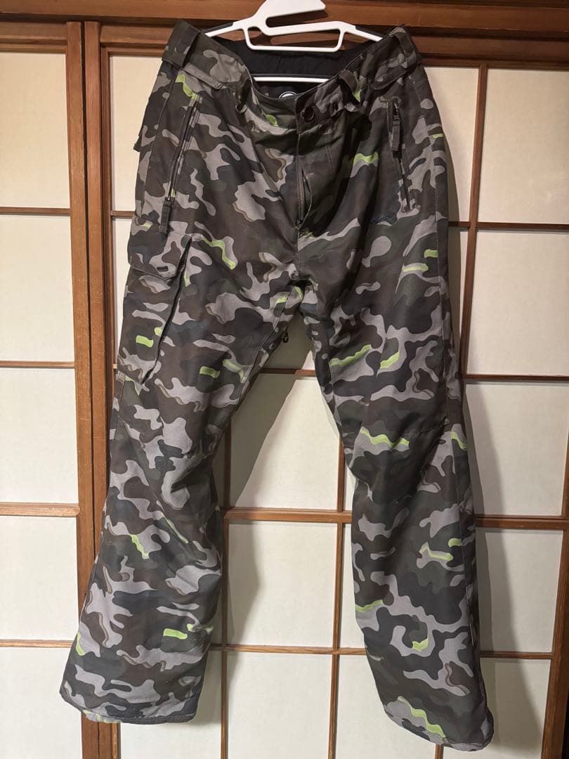 VOLCOM スノーボードウェア　迷彩　上下セット