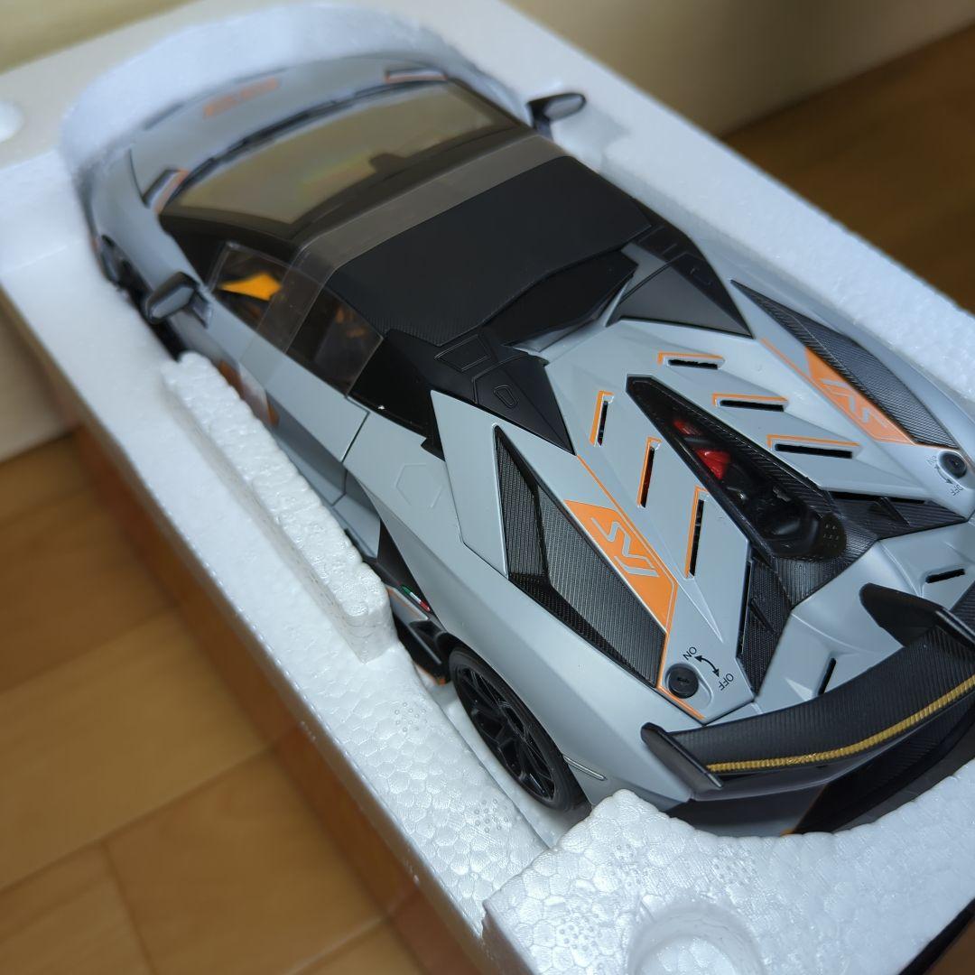 アヴェンタドールSVJ Roadster