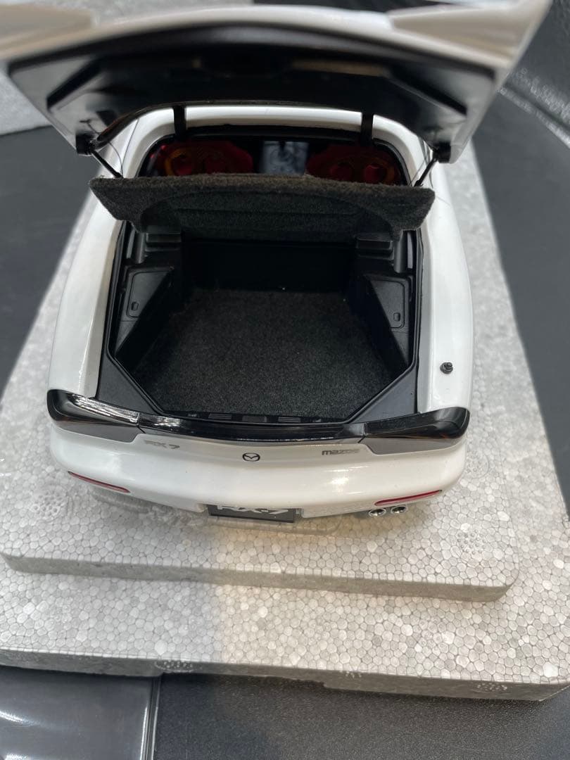 RX-7 1/18スケールモデル