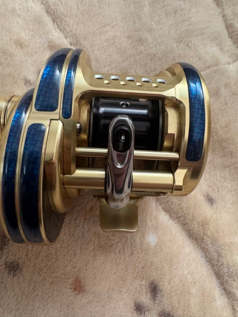シマノ 14 カルカッタコンクエスト 200HG 右ハンドル 中古品