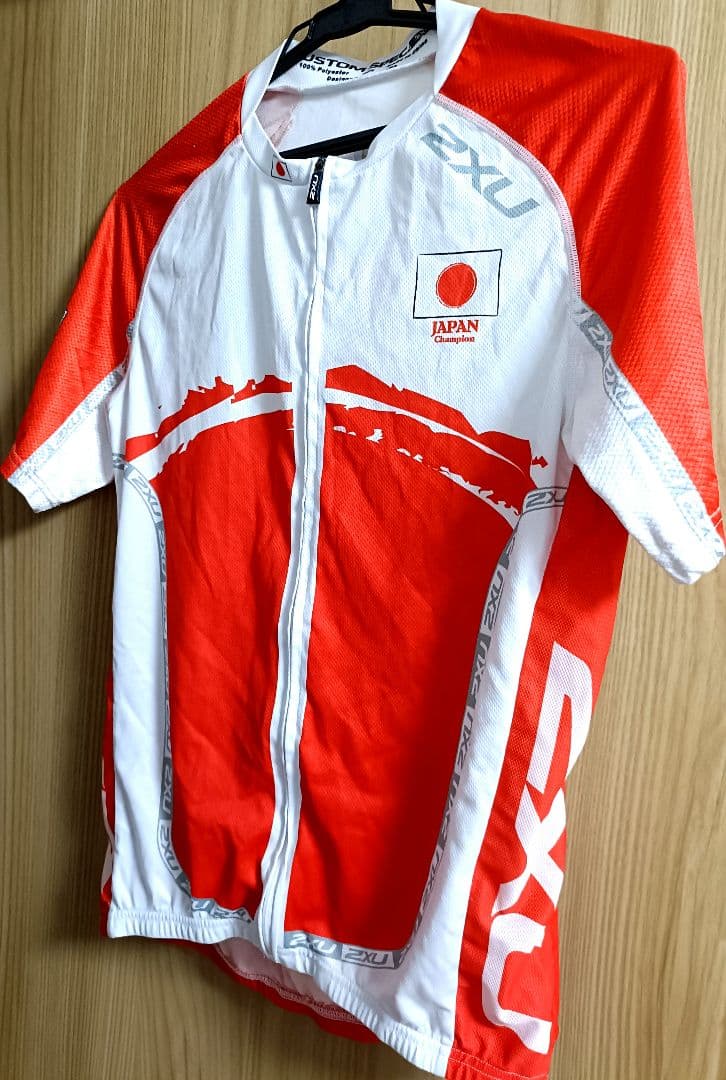 【中古品】2XU 日本チャンピオンデザイン　サイクルウェアー(上下セット)