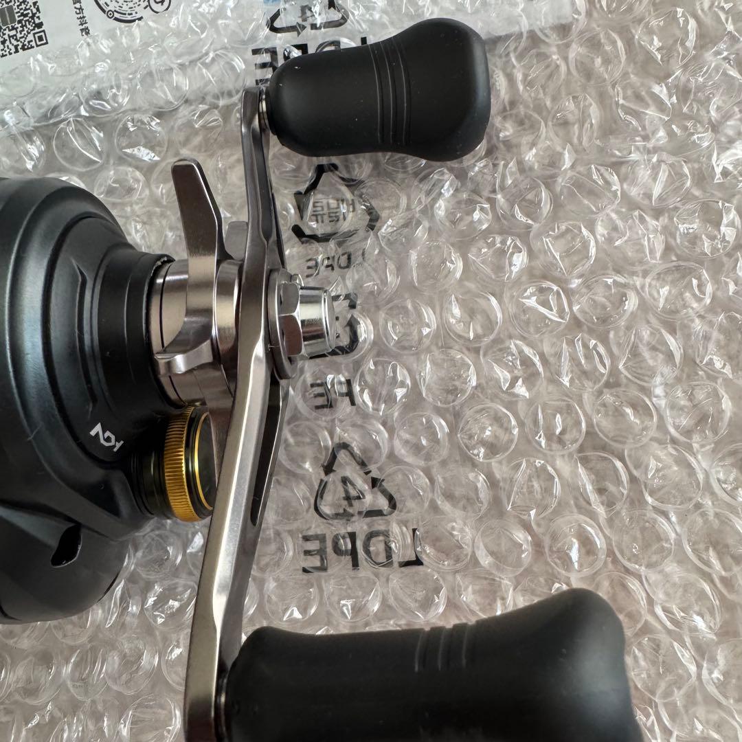 【シマノ海外版】 CURADO クラド 300 HG ギア比 6.6:1