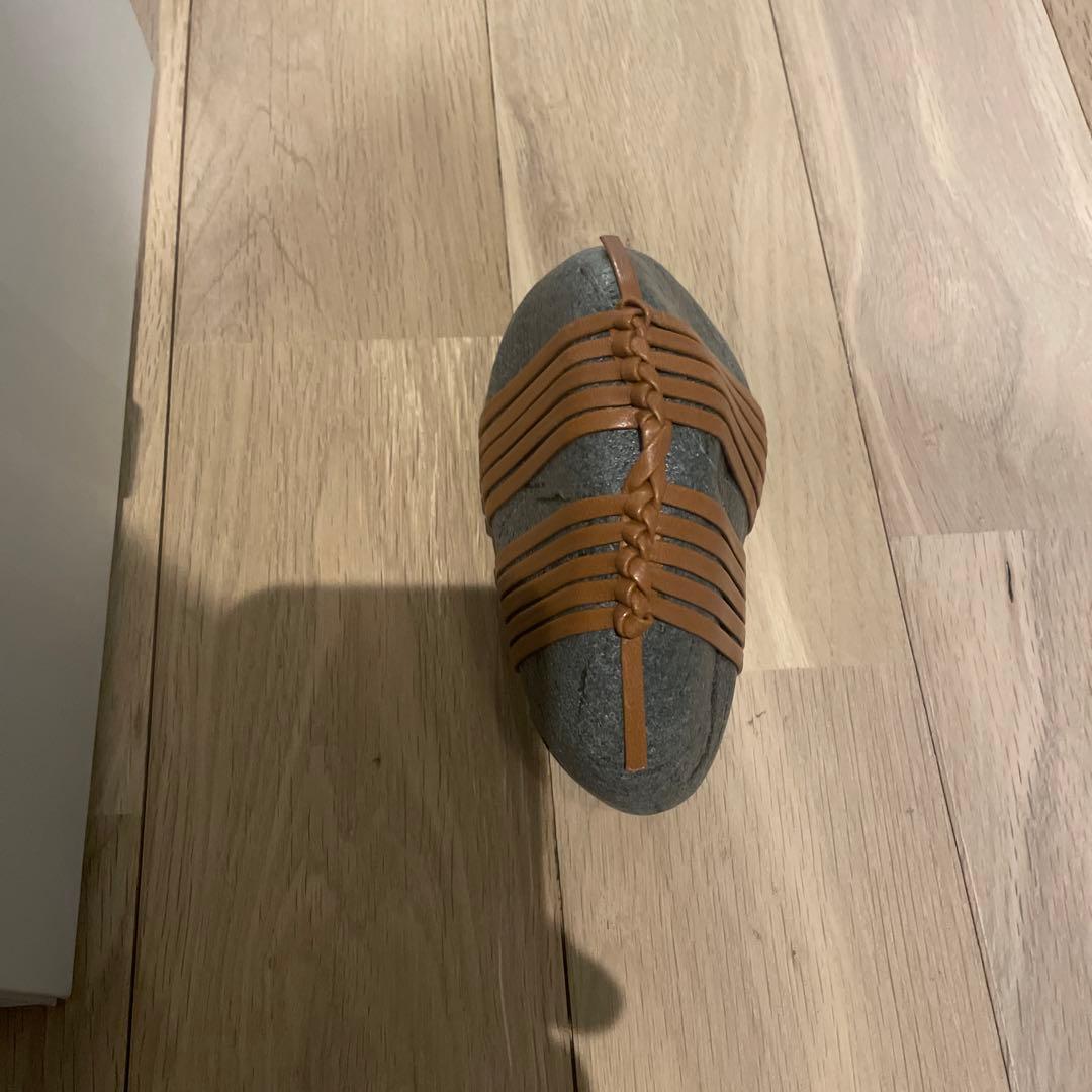置物 LOEWE KAGERO KNOT STONE TAN