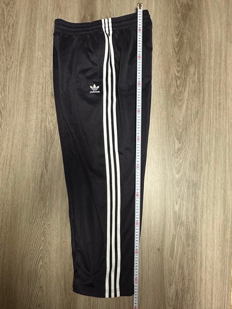 adidas バギーフィットファイヤーバードトラックパンツ