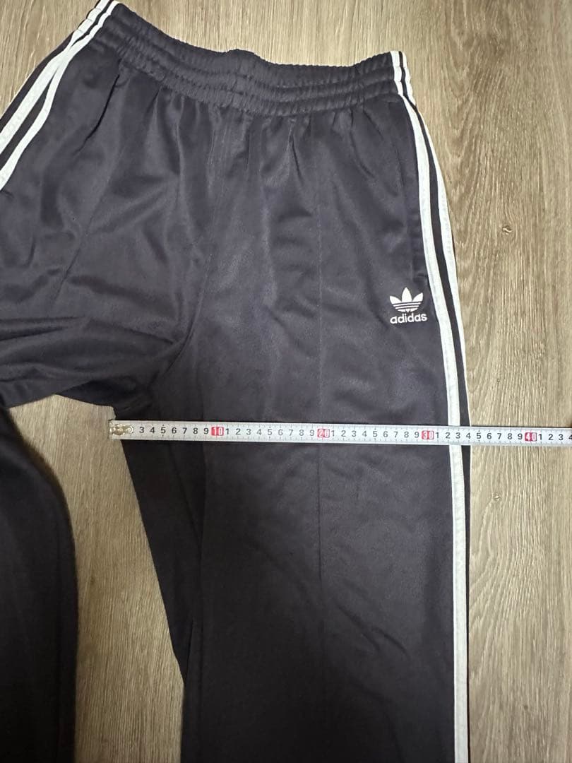 adidas バギーフィットファイヤーバードトラックパンツ