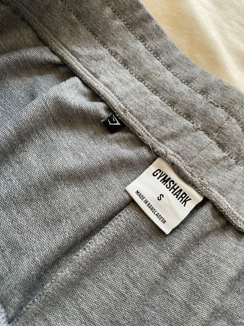  gray joggers サイズはSです。