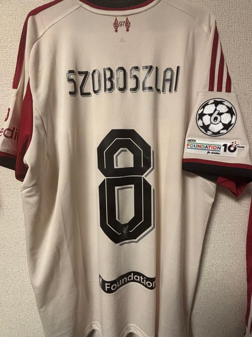 リバプールFC SZOBOSZLAI 8番 シャツ