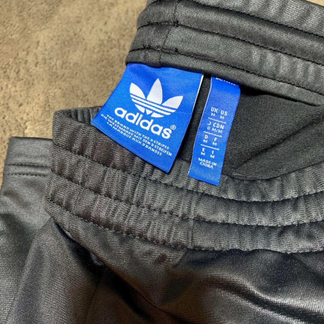 adidas ブラック/ゴールド ジャージ上下セット