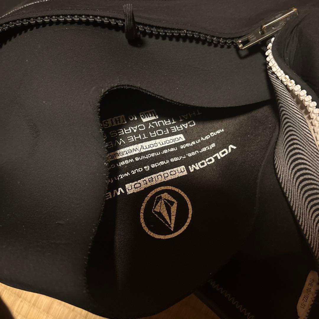 VOLCOM フルスーツ サイズLフードジッパー付き