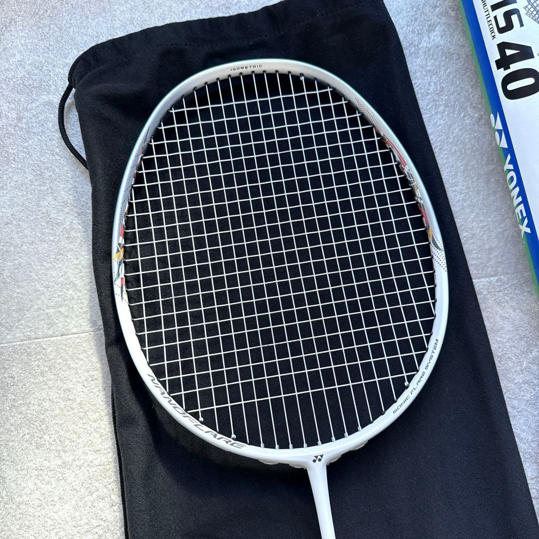 定価30,000 YONEX バドミントンラケット シューズ シャトル3点セット