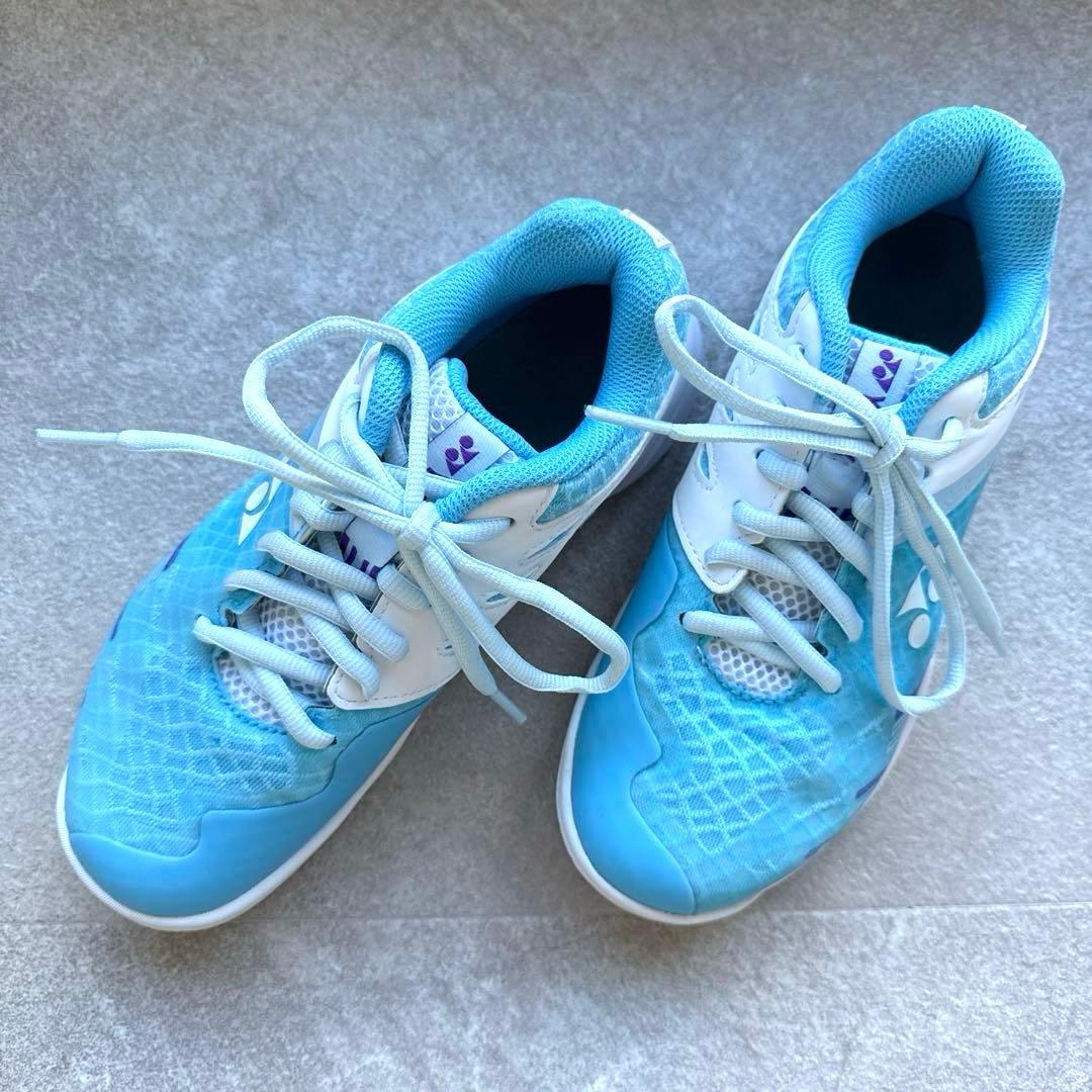 定価30,000 YONEX バドミントンラケット シューズ シャトル3点セット
