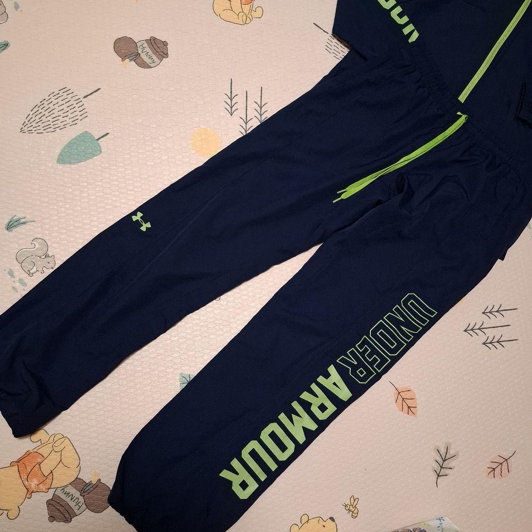 美品　UNDER ARMOUR　セットアップ　ウインドブレーカー　ネイビー×緑