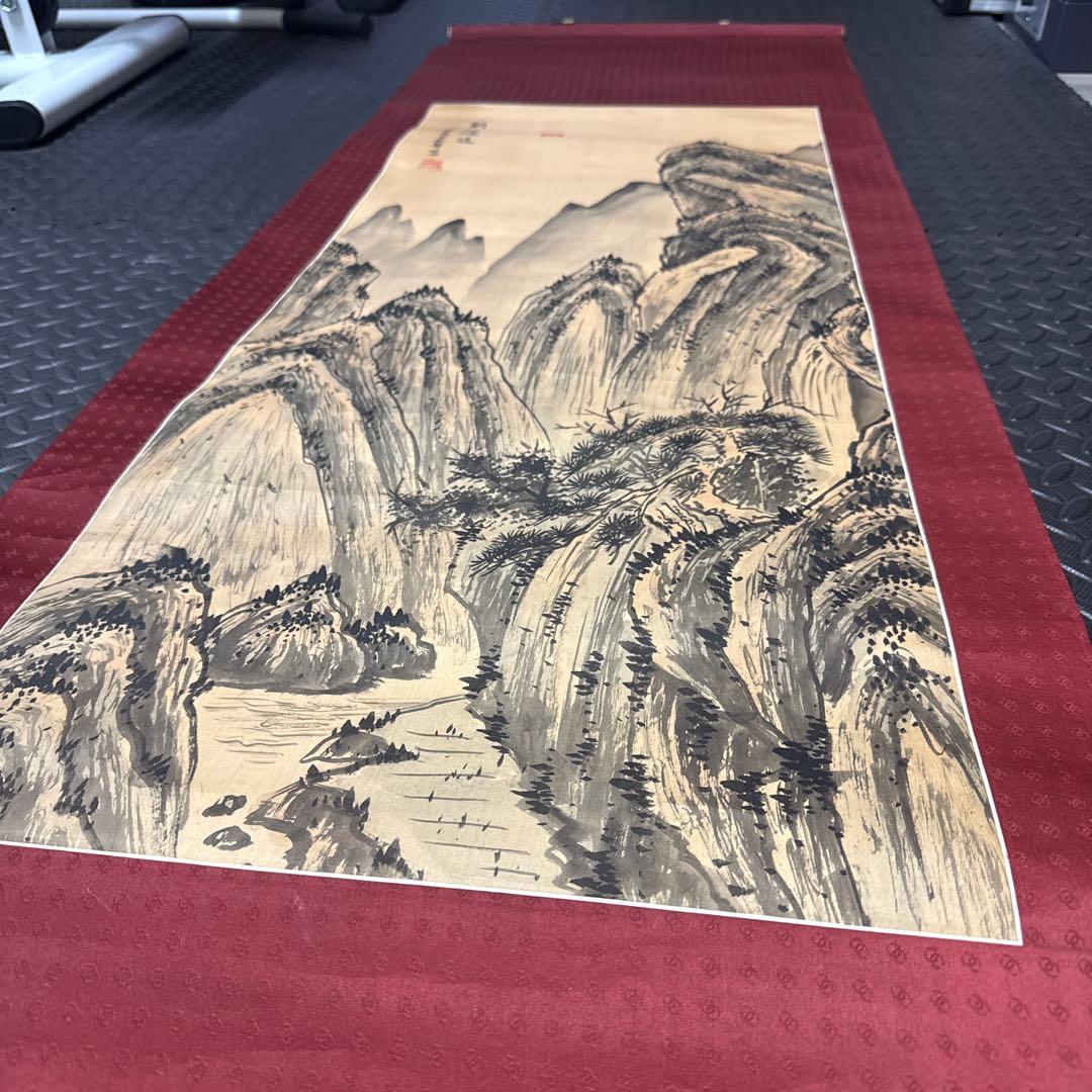 山水画 掛軸 赤色の縁取り