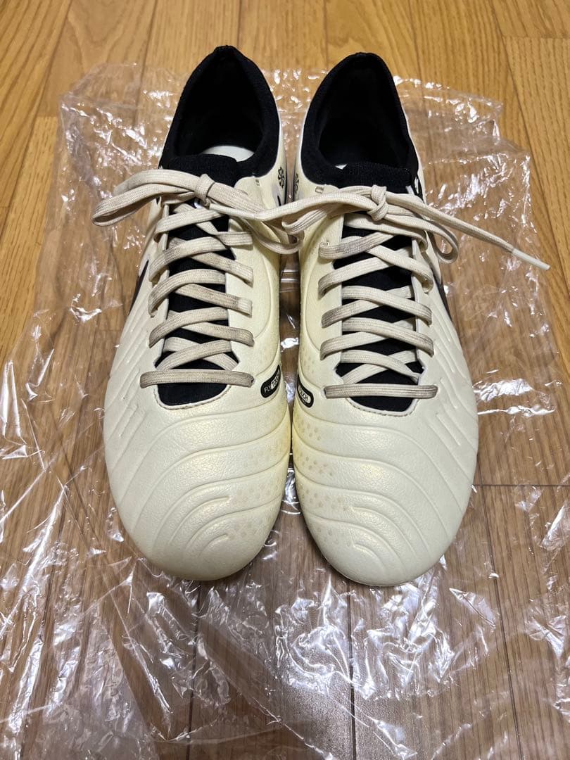 サッカースパイク　ティエンポ　ナイキ