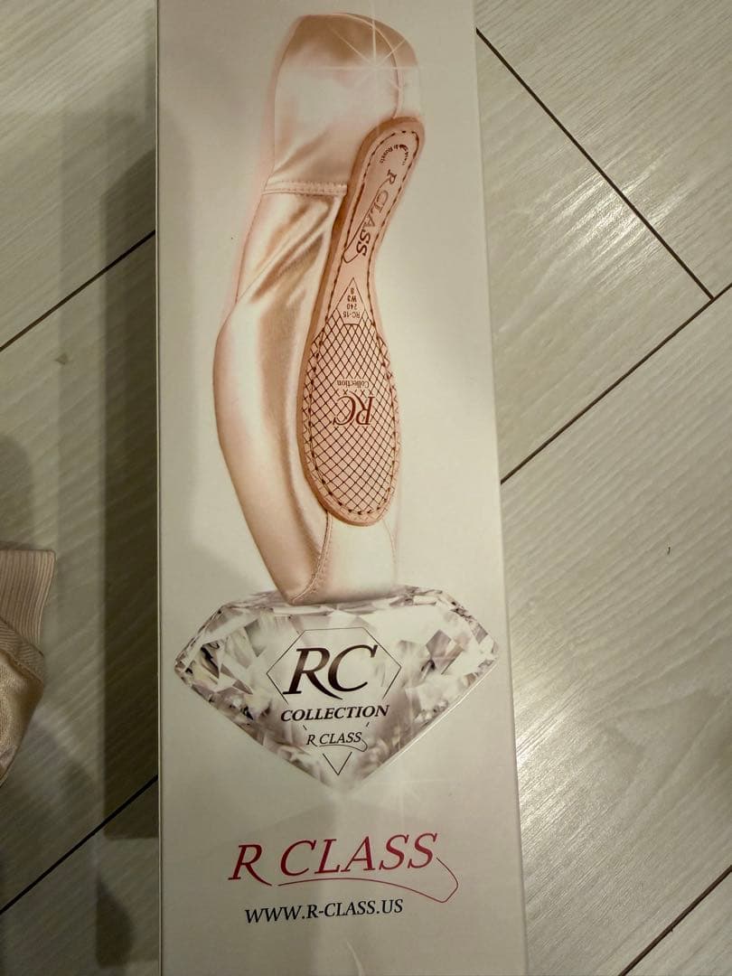 R CLASS ベージュ トゥシューズ サテン