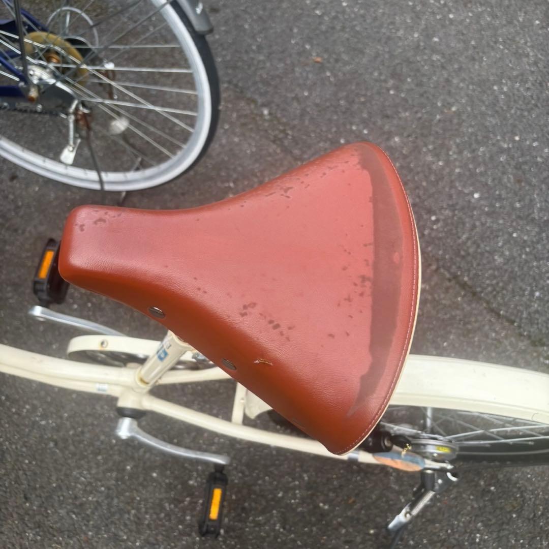 ブリヂストン ベガス　クリームアイボリー