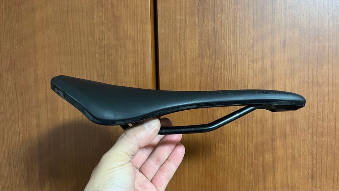 ブルーノ品Specialized サドル　PHENOMサイズ155