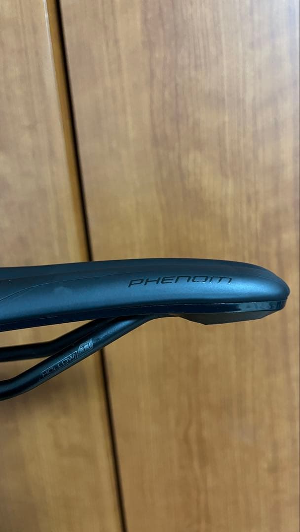 ブルーノ品Specialized サドル　PHENOMサイズ155