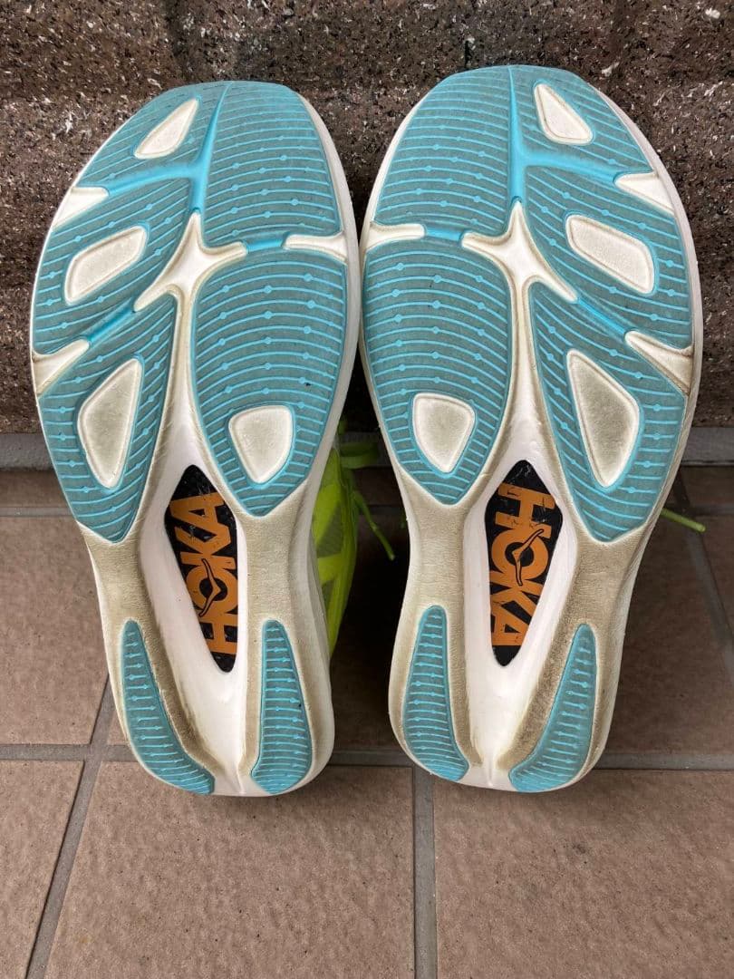 HOKA ランニングシューズ イエロー/オレンジ/レッド