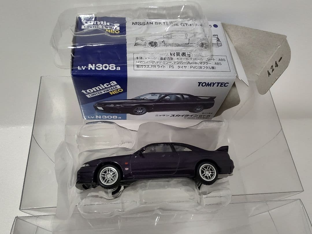 トミカリミテッドヴィンテージネオ スカイライン R33 GT-R