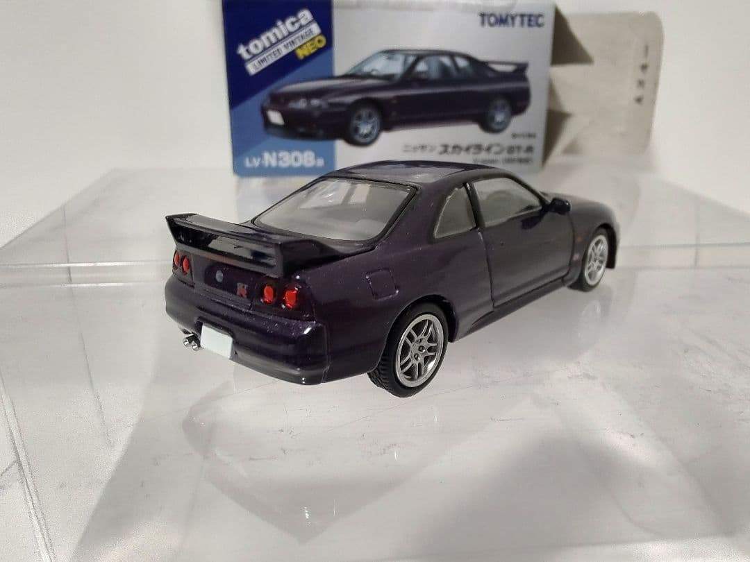 トミカリミテッドヴィンテージネオ スカイライン R33 GT-R