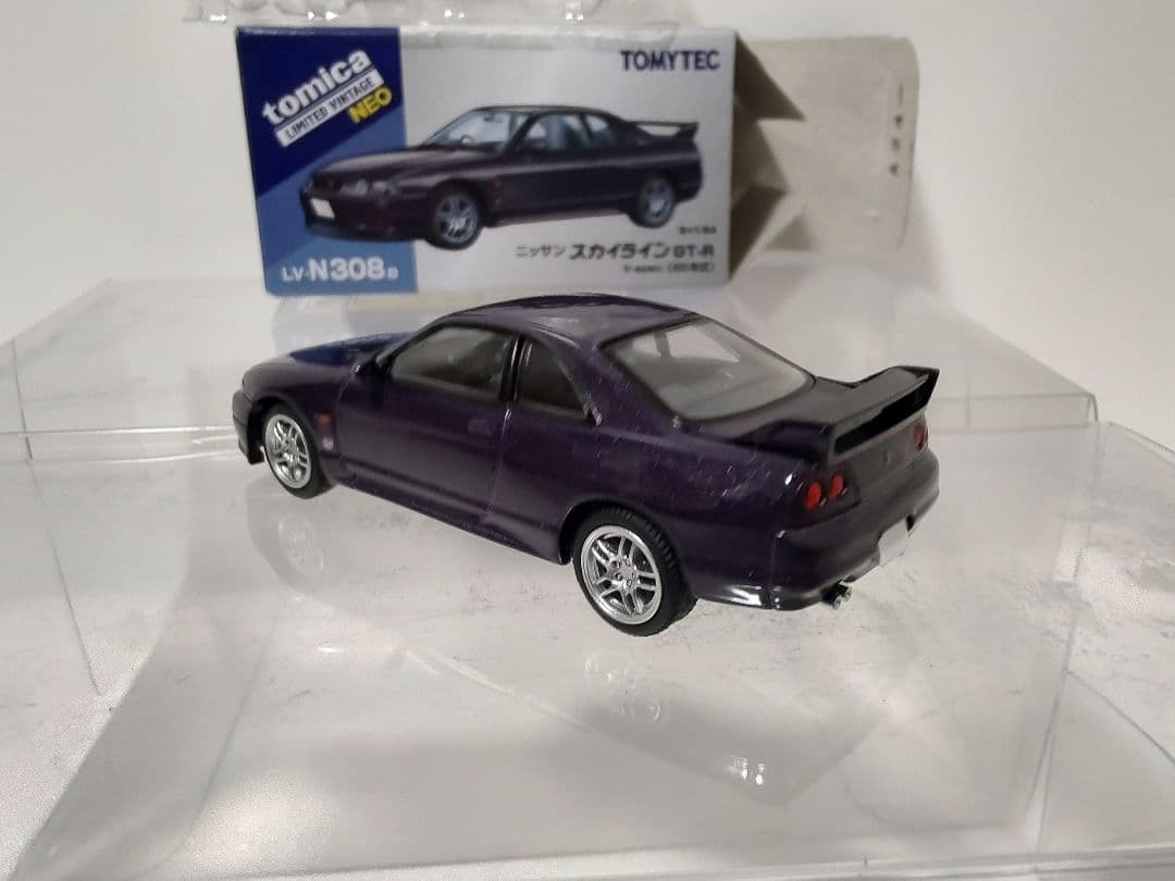 トミカリミテッドヴィンテージネオ スカイライン R33 GT-R