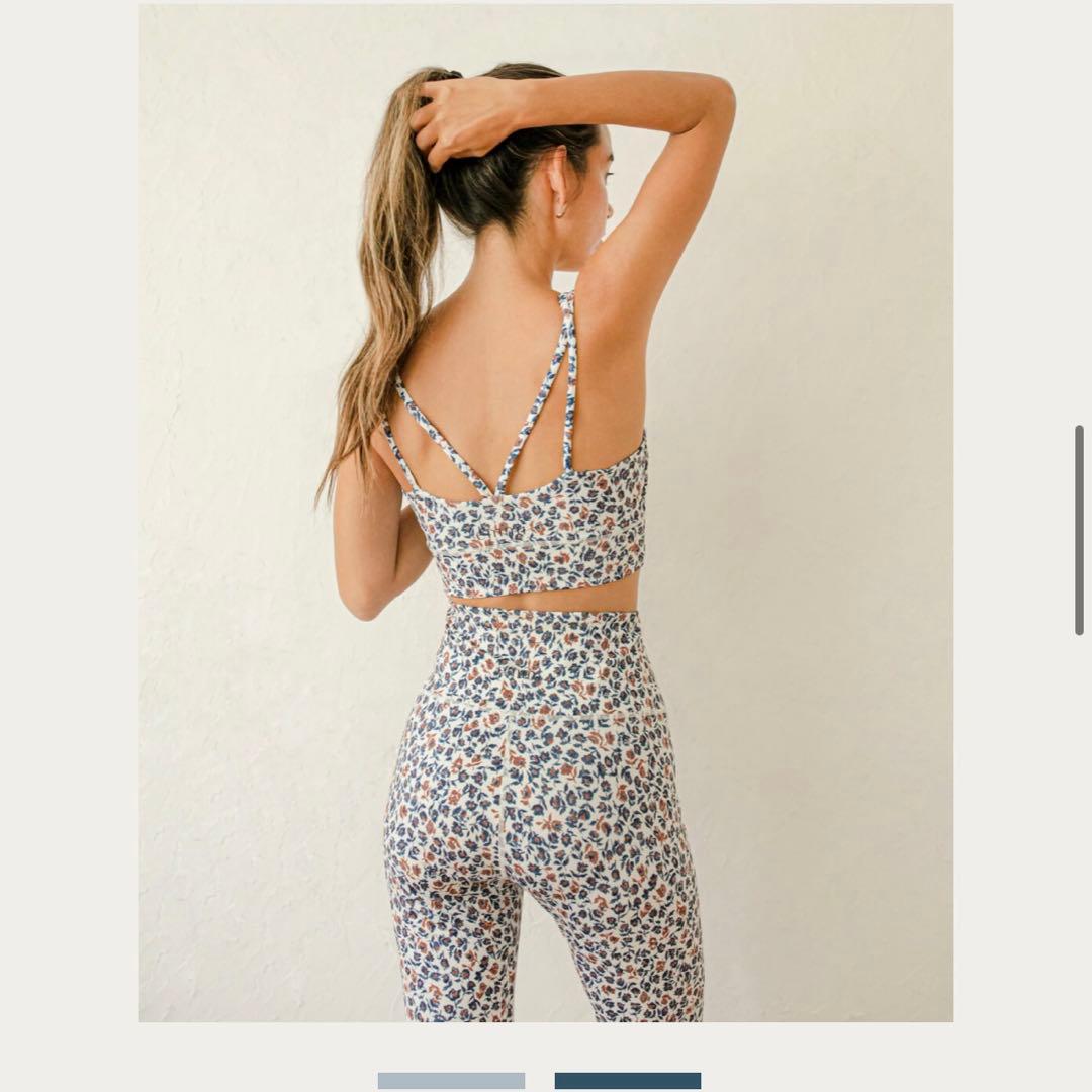 emmi yoga WELLNESS YOGA PACK トップスとレギンスのみ