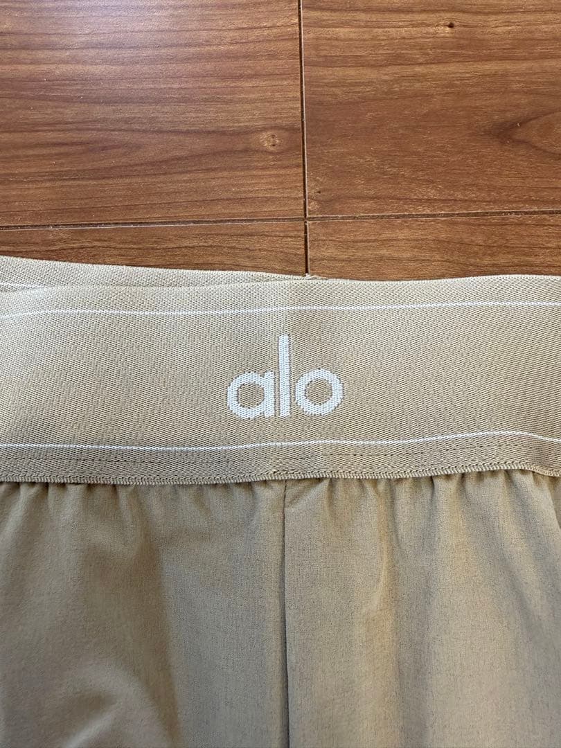 【alo】alo yoga 新品ベージュ ワイドパンツ ヨガウェアMサイズ
