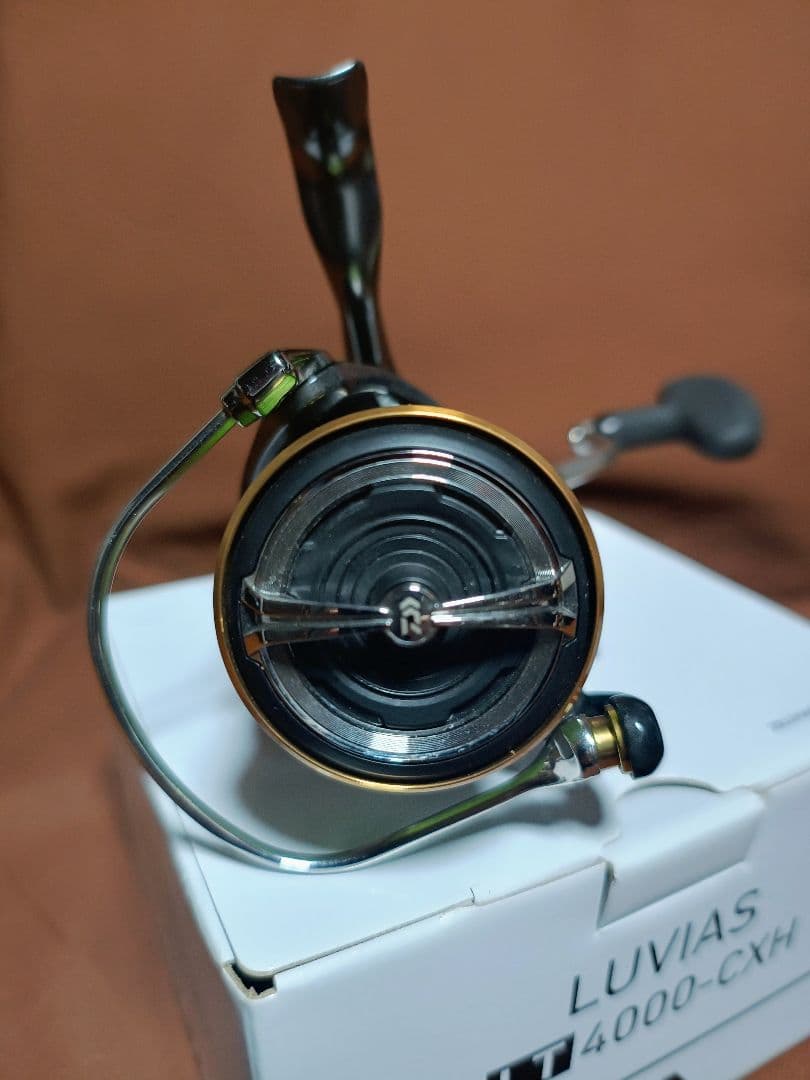 ほぼ新品　ダイワ　20ルビアス　LUVIAS LT4000CXH