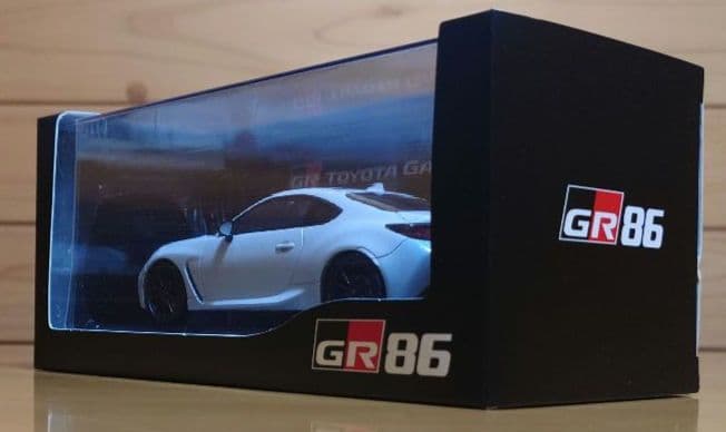 トヨタGR86 1/30カラーサンプル ミニカー　新品未使用品1つGRケース付