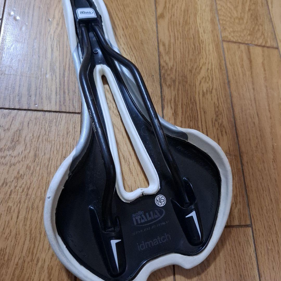 NJS selle italia ホワイトサドル