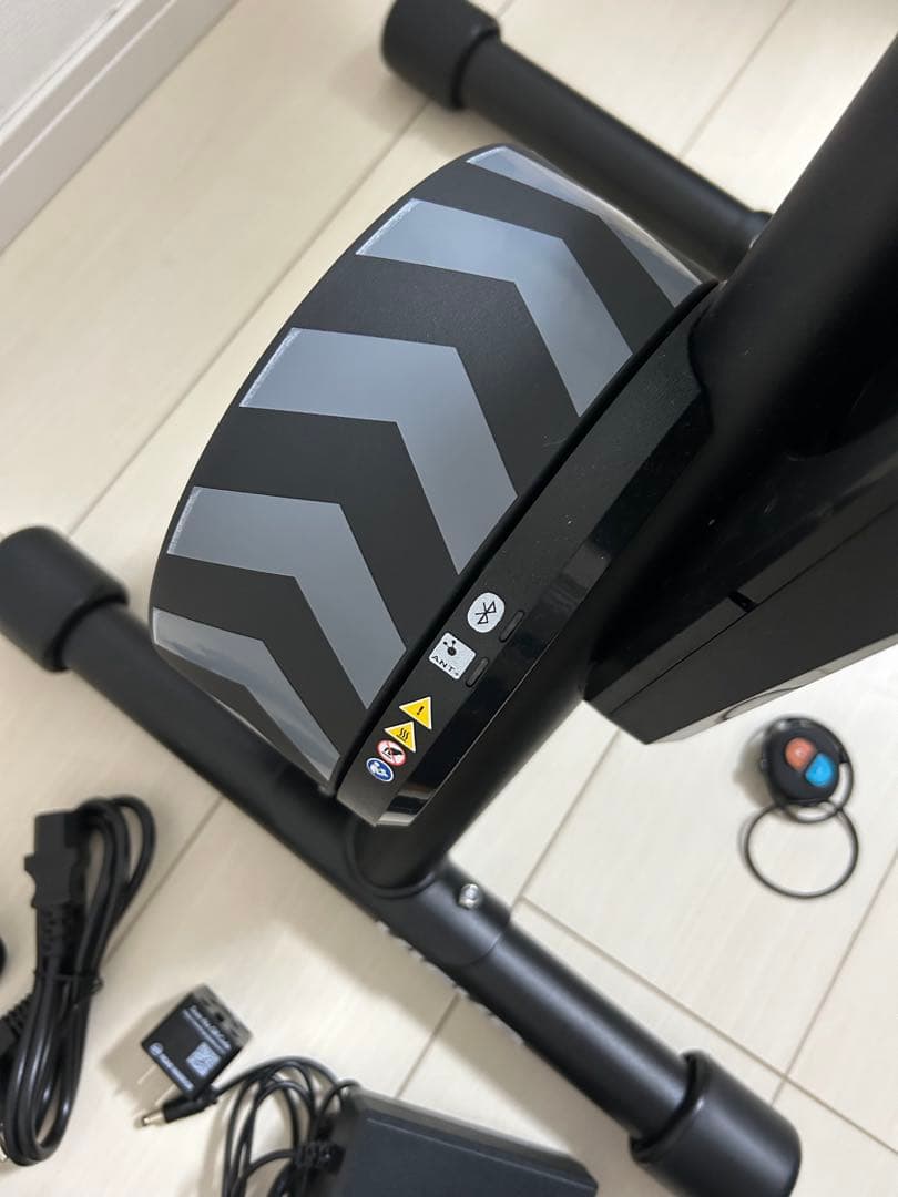 ３月までの出品 Wahoo KICKR CORE ズイフトコグ付き
