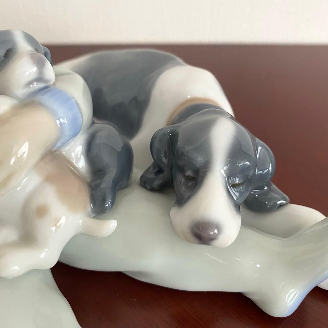 LLADRO リヤドロ　『 みんなおねんね 』 犬 置物