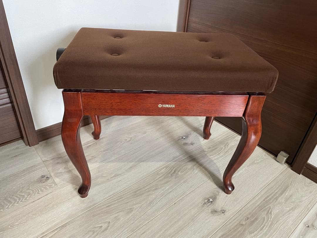 中古美品.ヤマハピアノ付属椅子木目猫脚.No50