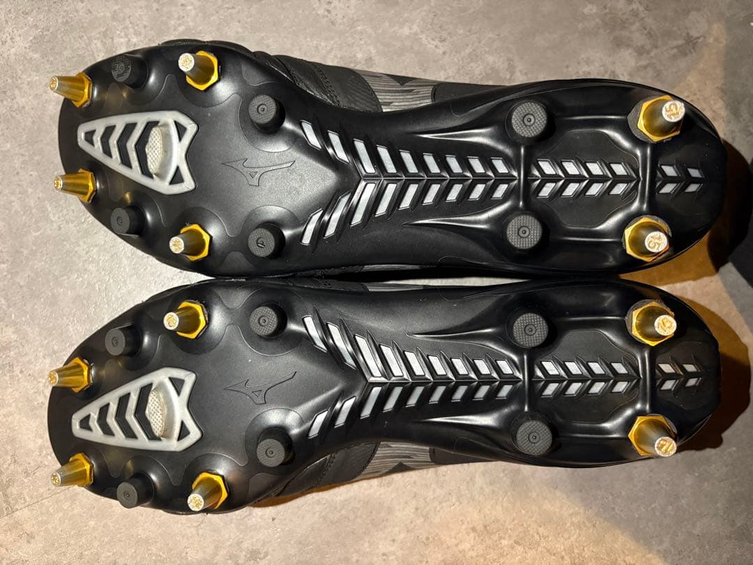【日本未発売】Mizuno モレリアネオ4 β ラインシルバー