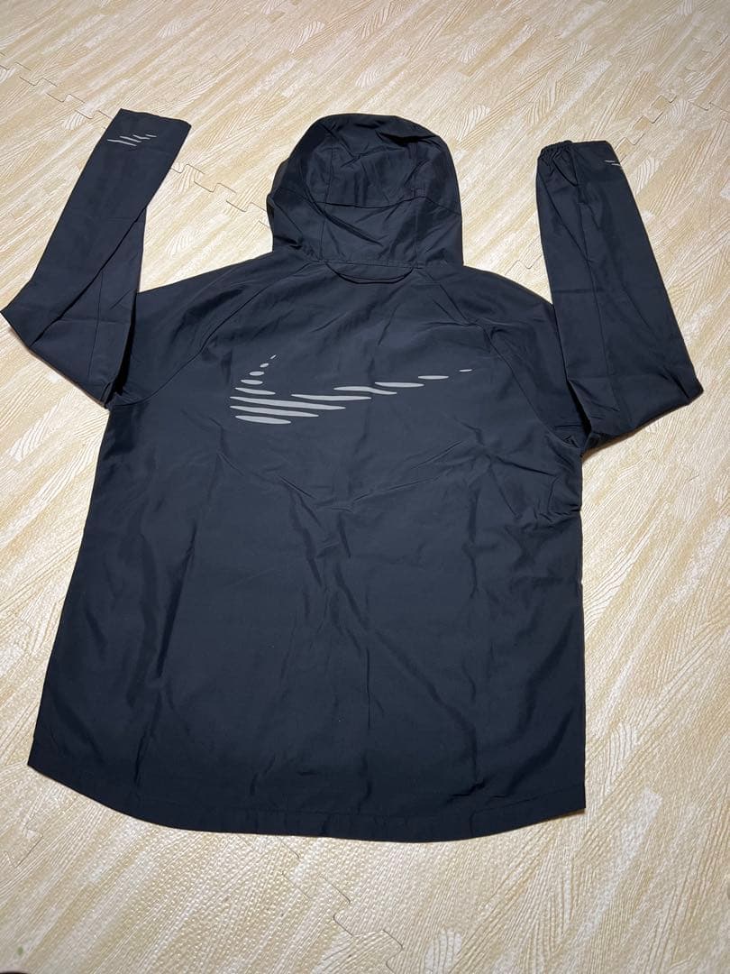 Nike ウィンドブレーカー L 新品