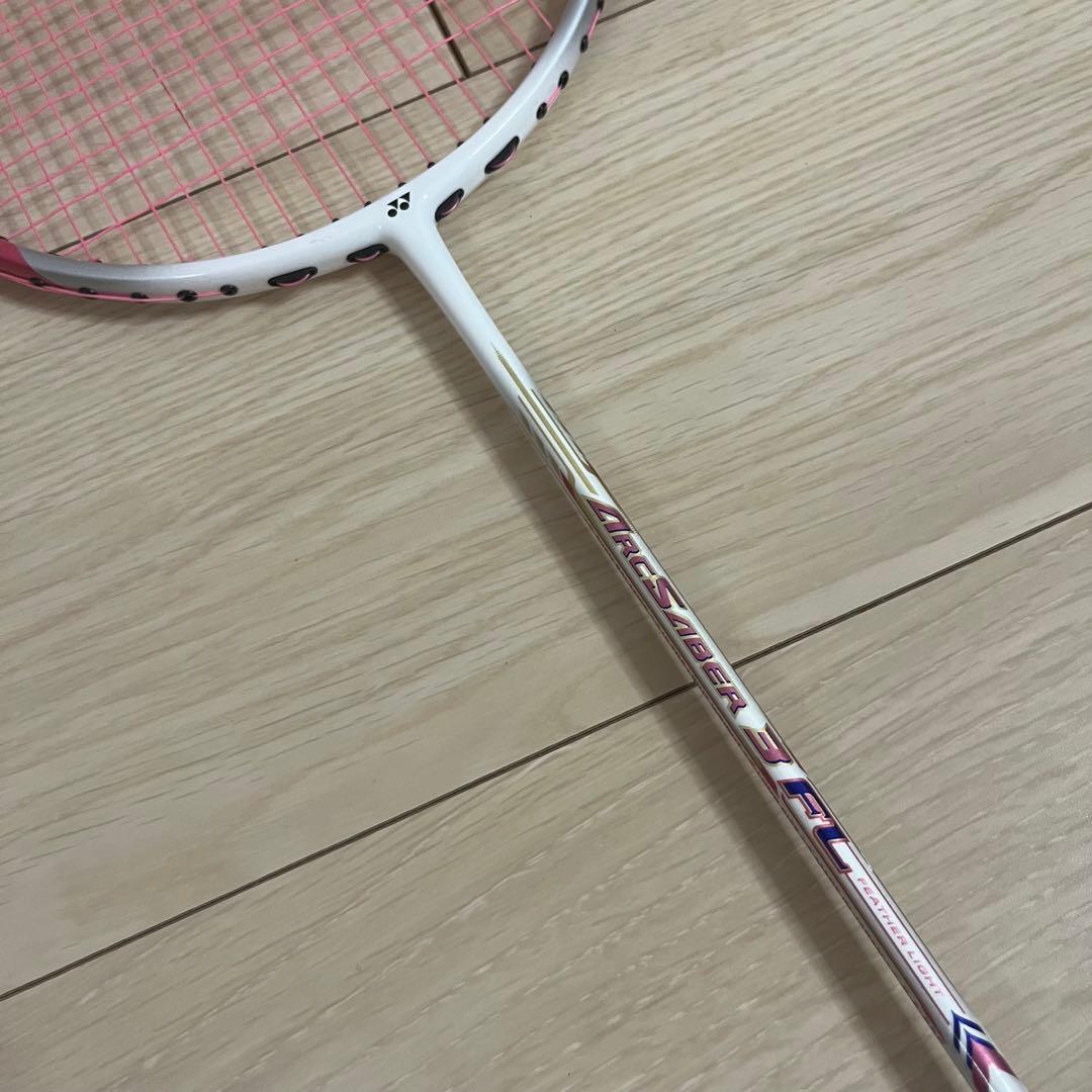✨美品✨ヨネックス ARCSABER 3FL バドミントンラケット 白　ピンク