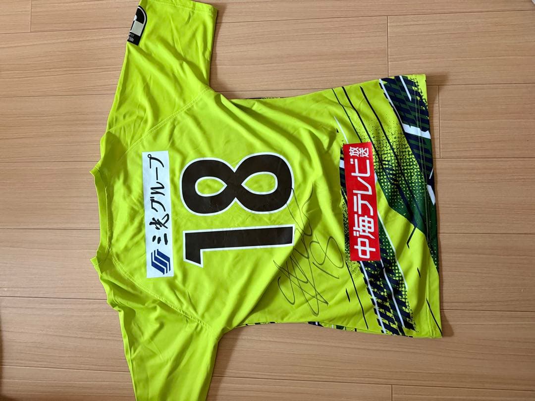 サッカーウェア 蛍光イエロー 18番 サイン入り