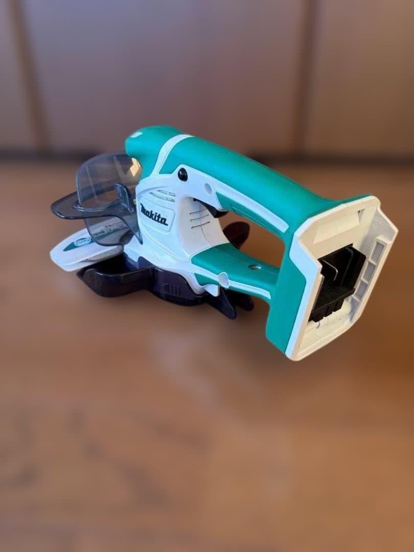 美品　マキタ　MUM601D 14.4V バッテリー　充電器付