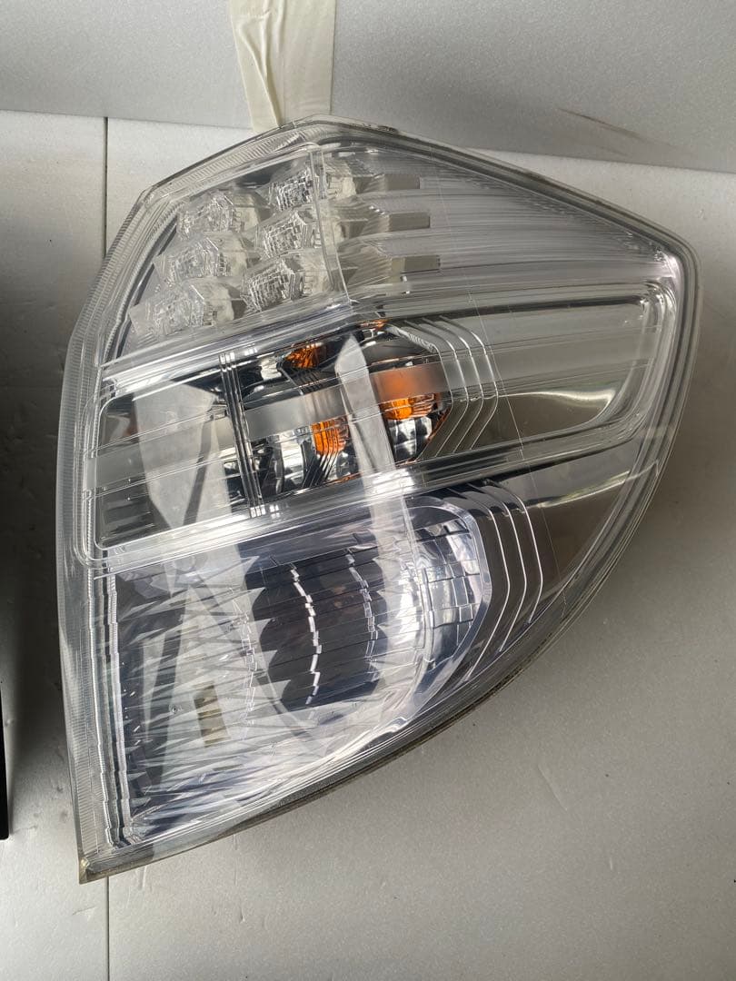 ホンダ フィット ハイブリッド GP1 純正 テールランプ 左右セット LED