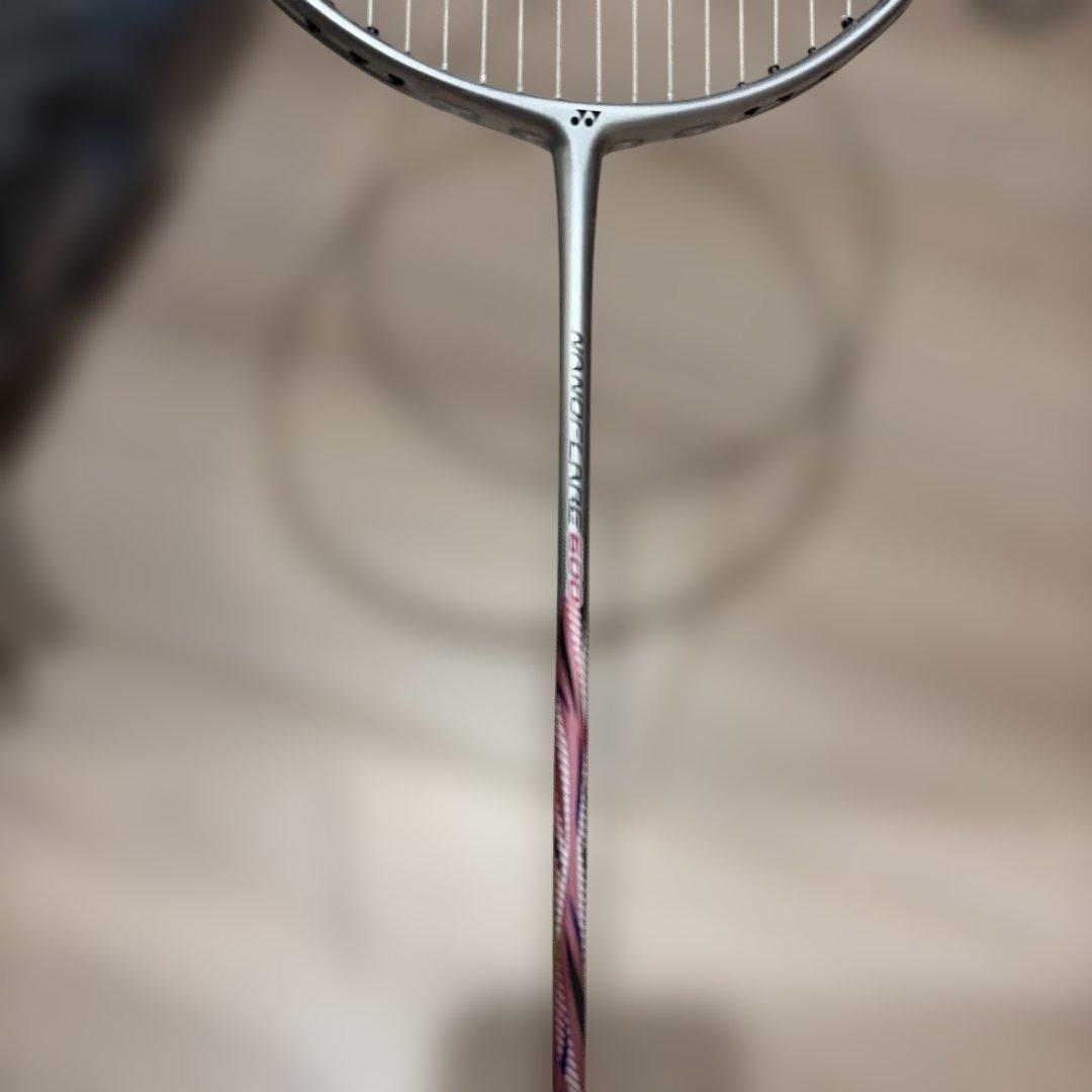 [美品]ヨネックス NANOFLARE 600 バドミントンラケット ピンク