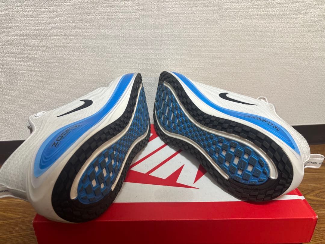 27.5cm NIKE ボメロ　プラス