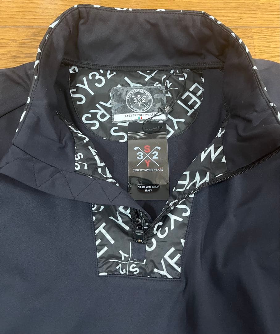 新品 SY32 GOLF NECK GRAPHIC HALF-ZIP MOCK