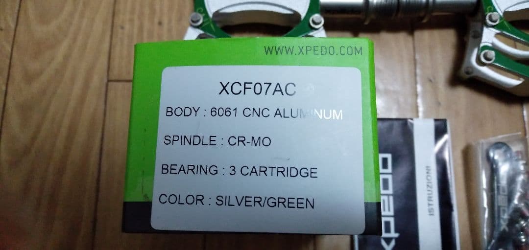 Xpedo フラットペダル グリーン/シルバー XC07FAC
