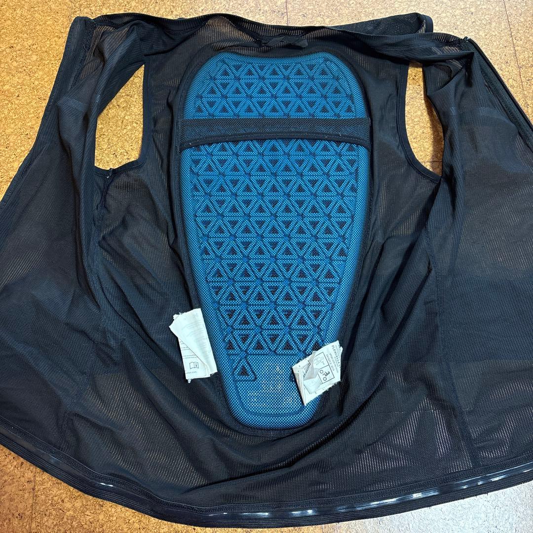 Salomon メッシュベスト 背中プロテクター付き