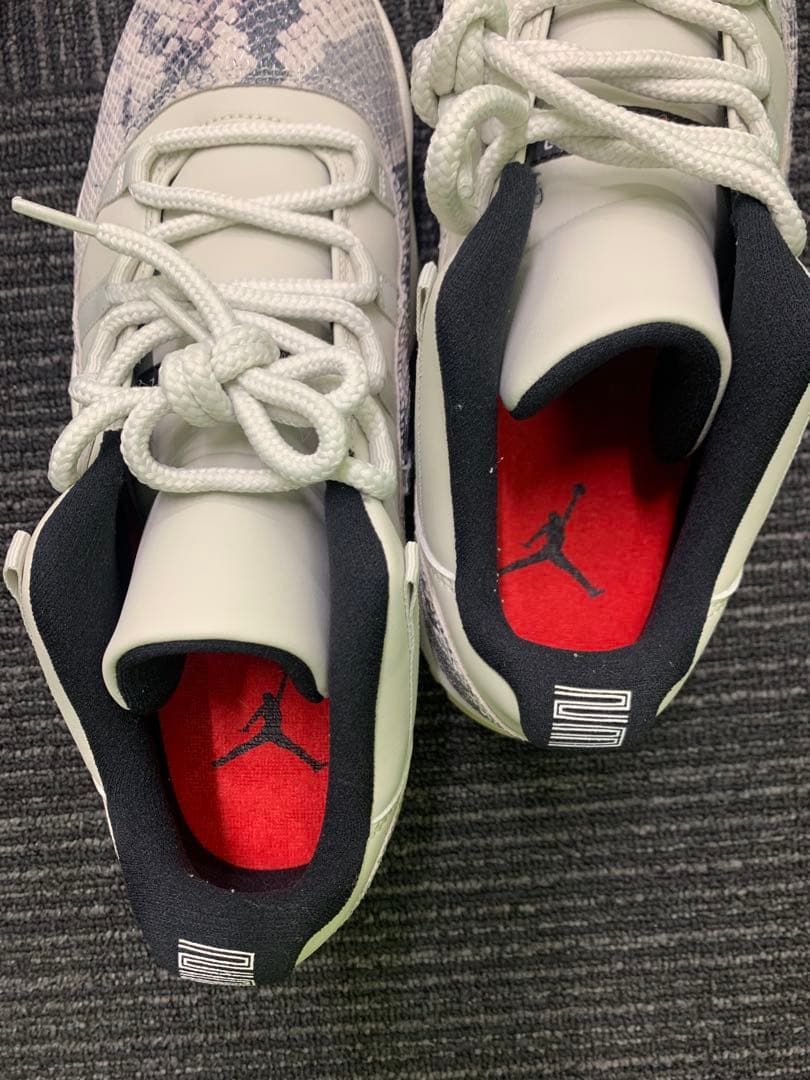 週末価格　ジョーダン11 low jordan スネークスキン　美品　箱納品書付
