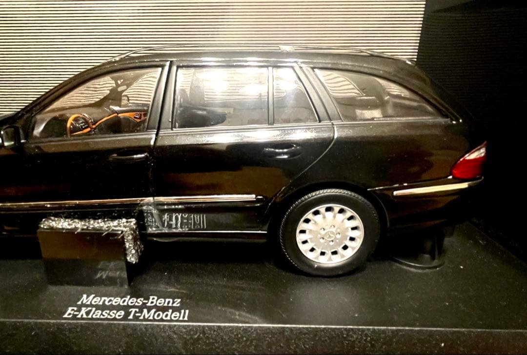 （最終値引）Mercedes-Benz E-Klasse ミニカー　1/18