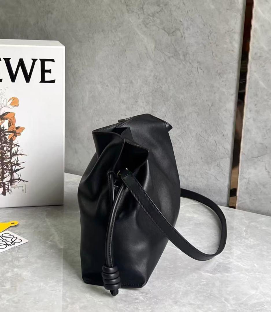 LOEWE ブラックレザートートバッグ